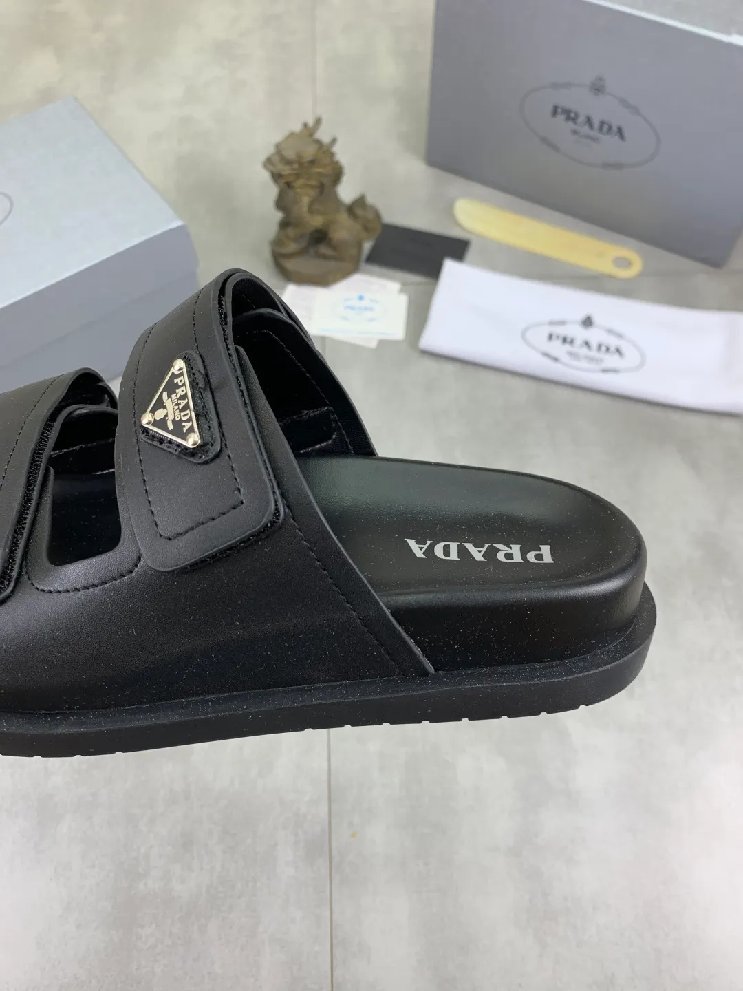 Men's shoes 💰P340💰【New style】🎁🎁🎁 PRADA Prada's new casual slippers, original official website, perfect workmanship, transmitting a kind of noble luxury, sublimating its definition of luxury in Prada's high-end extraordinary craftsmanship. Original combination outsole, code number: 38-44 (45 customized) Multiple colors 🉑️ to choose from